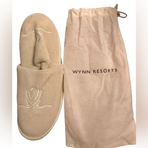 New Wynn Resorts Las Vegas Cream Slippers for women 7-8